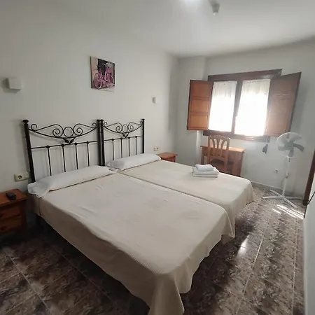 Hostal La Alberca ゲストハウス 3*