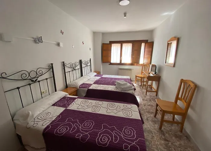 Hostal La Alberca בית הארחה
